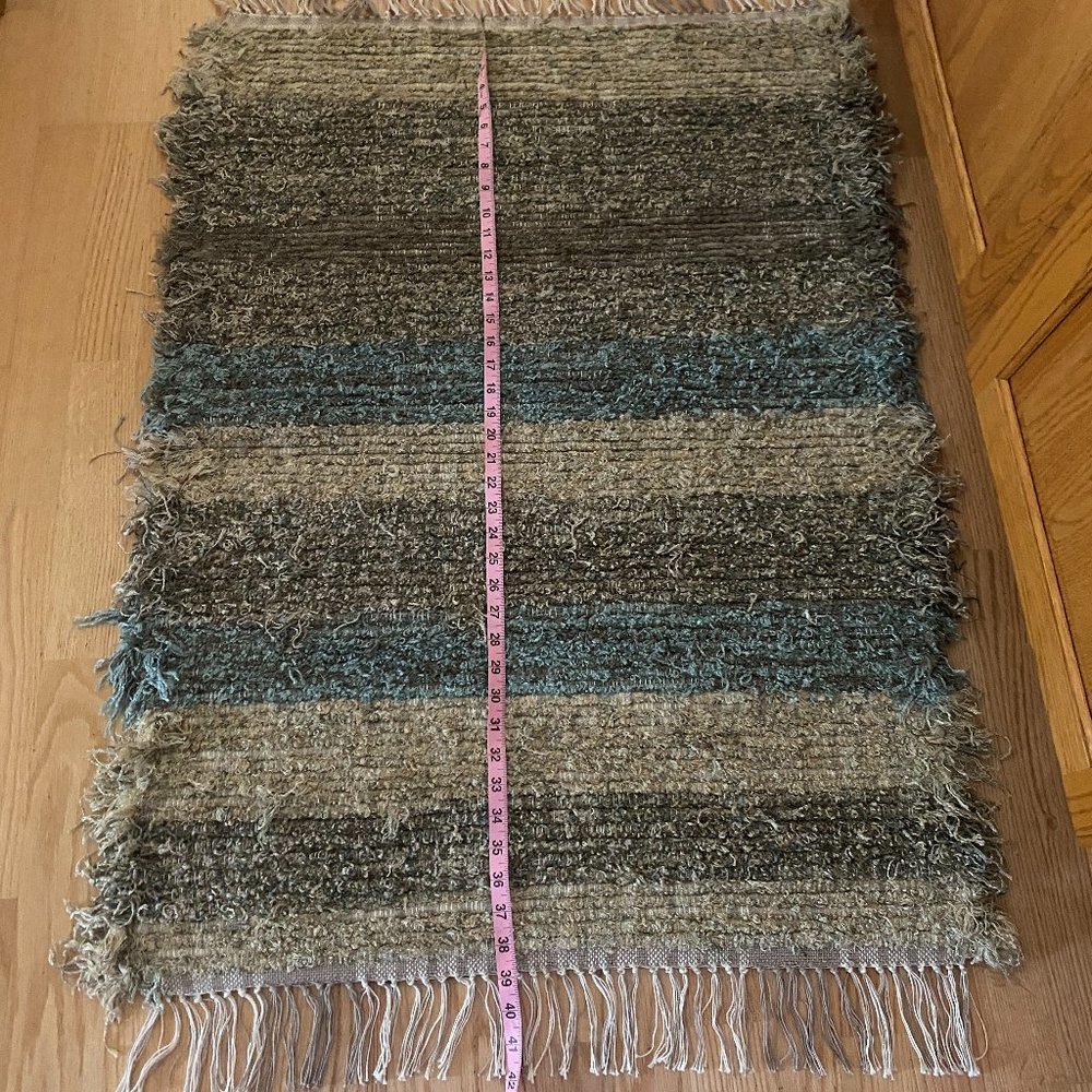 Throw Rug - Picture 13 of 16